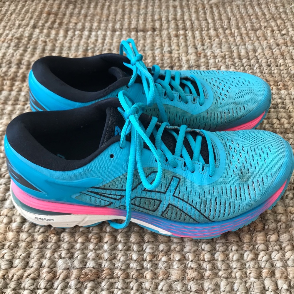 ASICS - Picture 3 of 11